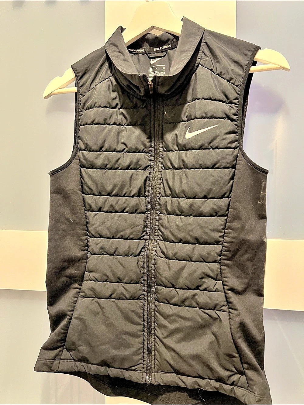 Nike Swift Therma-FIT Running Vest in Black Size Small